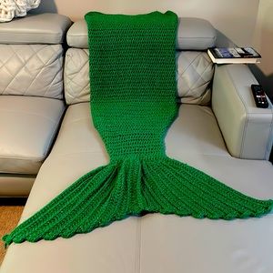 Mermaid tails two sets : one large one medium. Blankets for girls